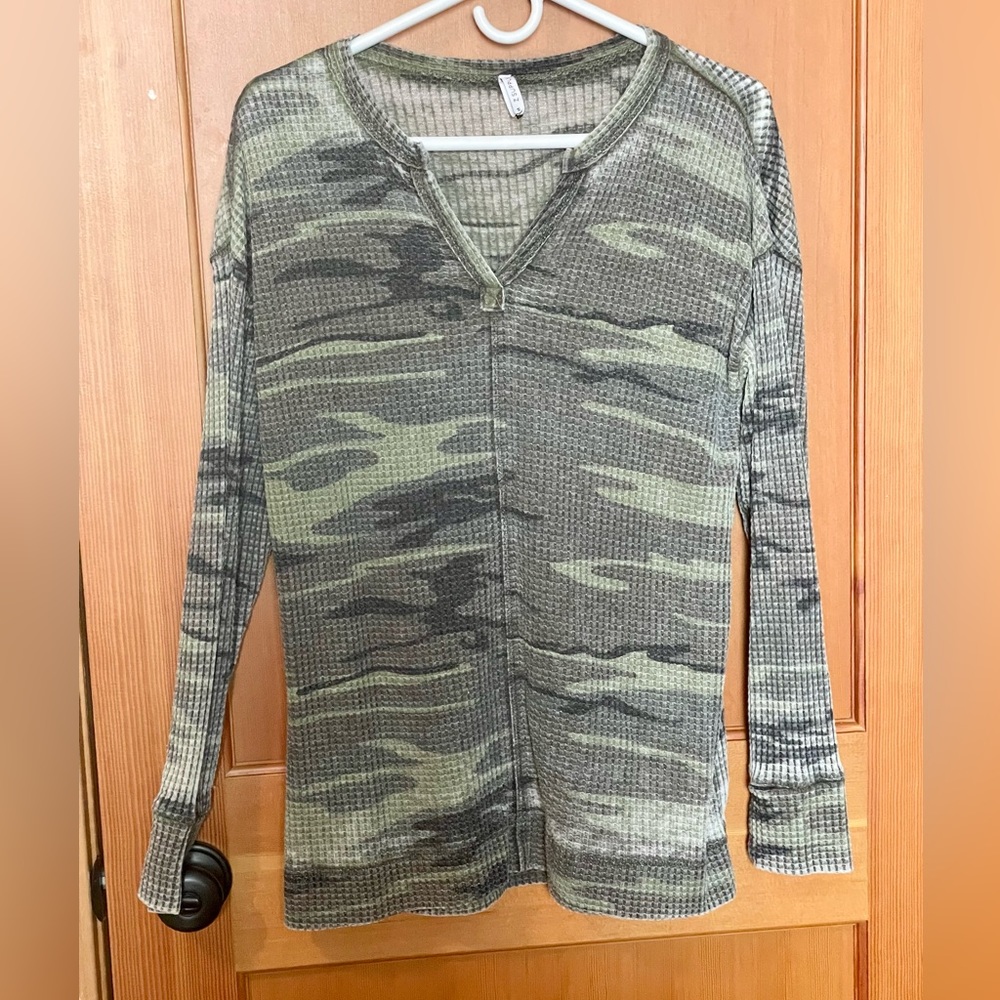 Z Supply camo thermal tunic size small